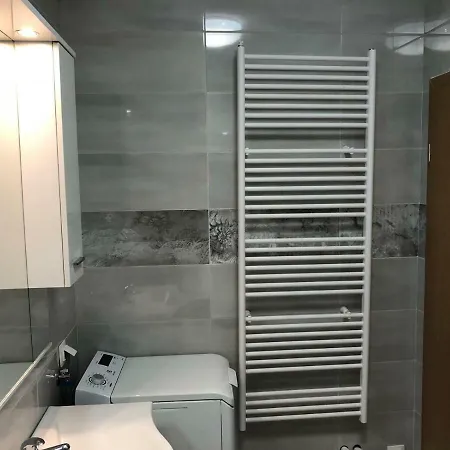 Apartman 2 Mi-ma * 诺维·维诺多尔斯基